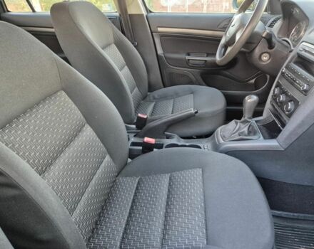 Серый Шкода Октавия, объемом двигателя 1 л и пробегом 225 тыс. км за 6600 $, фото 2 на Automoto.ua