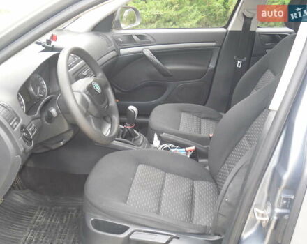 Шкода Октавия 2011 в Херсоне на Automoto.ua Серый Шкода Октавия, объемом двигателя 1.6 л и пробегом 305 тыс. км за 7300 $, фото 10 на Automoto.ua