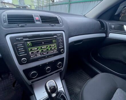 Серый Шкода Октавия, объемом двигателя 1.6 л и пробегом 270 тыс. км за 9000 $, фото 5 на Automoto.ua