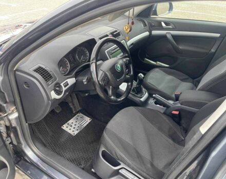 Серый Шкода Октавия, объемом двигателя 2 л и пробегом 308 тыс. км за 8300 $, фото 5 на Automoto.ua