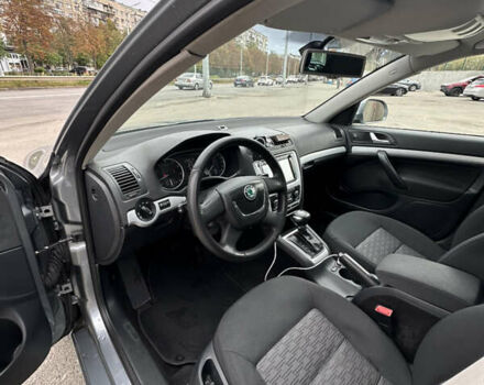 Серый Шкода Октавия, объемом двигателя 1.2 л и пробегом 325 тыс. км за 6500 $, фото 3 на Automoto.ua