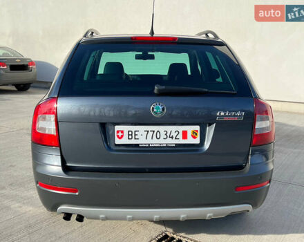 Серый Шкода Октавия, объемом двигателя 2 л и пробегом 211 тыс. км за 13200 $, фото 211 на Automoto.ua