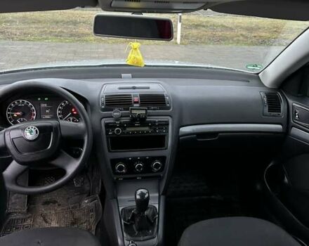 Серый Шкода Октавия, объемом двигателя 1.6 л и пробегом 326 тыс. км за 5500 $, фото 3 на Automoto.ua