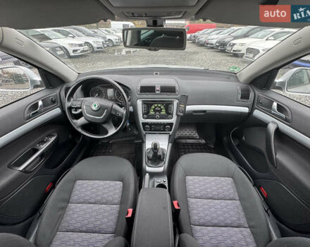 Серый Шкода Октавия, объемом двигателя 1.6 л и пробегом 236 тыс. км за 9900 $, фото 12 на Automoto.ua