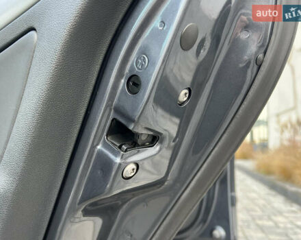 Серый Шкода Октавия, объемом двигателя 2 л и пробегом 211 тыс. км за 13200 $, фото 127 на Automoto.ua