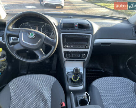 Серый Шкода Октавия, объемом двигателя 1.6 л и пробегом 285 тыс. км за 7500 $, фото 14 на Automoto.ua