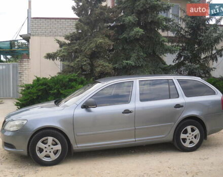 Шкода Октавия 2011 в Херсоне на Automoto.ua Серый Шкода Октавия, объемом двигателя 1.6 л и пробегом 305 тыс. км за 7300 $, фото 4 на Automoto.ua