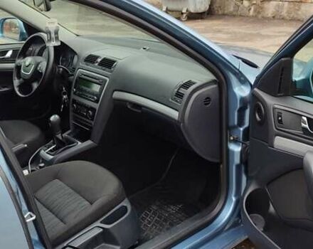 Шкода Октавия 2011 в Тернополе на Automoto.ua Серый Шкода Октавия, объемом двигателя 2 л и пробегом 232 тыс. км за 8700 $, фото 4 на Automoto.ua