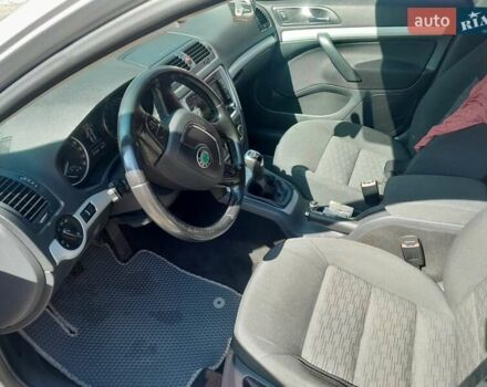 Шкода Октавия 2011 в Черновцах на Automoto.ua Серый Шкода Октавия, объемом двигателя 1.6 л и пробегом 407 тыс. км за 8000 $, фото 5 на Automoto.ua