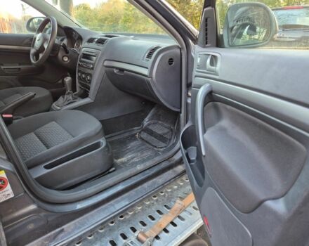 Серый Шкода Октавия, объемом двигателя 1 л и пробегом 225 тыс. км за 6600 $, фото 4 на Automoto.ua