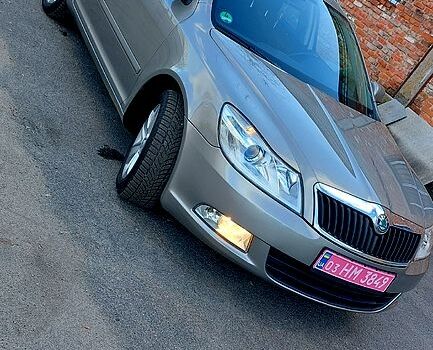Серый Шкода Октавия, объемом двигателя 1.8 л и пробегом 240 тыс. км за 8500 $, фото 4 на Automoto.ua