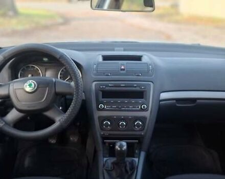 Сірий Шкода Октавія, об'ємом двигуна 0 л та пробігом 225 тис. км за 6600 $, фото 2 на Automoto.ua