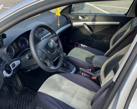 Серый Шкода Октавия, объемом двигателя 1.6 л и пробегом 304 тыс. км за 6800 $, фото 1 на Automoto.ua