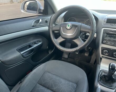 Сірий Шкода Октавія, об'ємом двигуна 2 л та пробігом 280 тис. км за 8000 $, фото 16 на Automoto.ua
