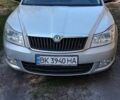 Сірий Шкода Октавія, об'ємом двигуна 1.6 л та пробігом 318 тис. км за 7200 $, фото 1 на Automoto.ua
