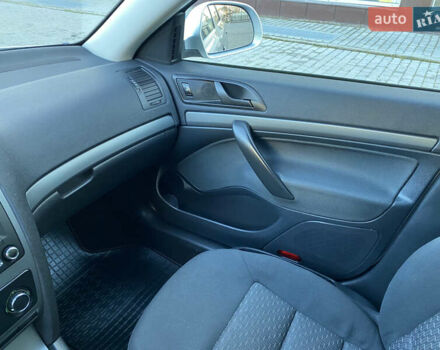 Серый Шкода Октавия, объемом двигателя 1.6 л и пробегом 225 тыс. км за 7999 $, фото 104 на Automoto.ua