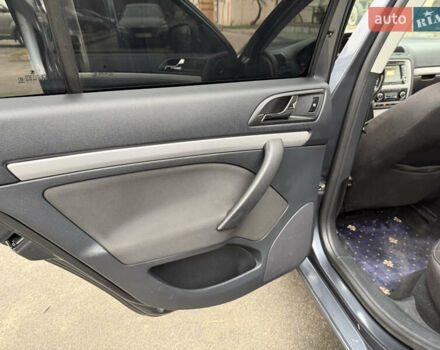 Сірий Шкода Октавія, об'ємом двигуна 1.6 л та пробігом 287 тис. км за 10000 $, фото 24 на Automoto.ua