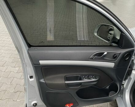 Сірий Шкода Октавія, об'ємом двигуна 2 л та пробігом 303 тис. км за 8600 $, фото 7 на Automoto.ua