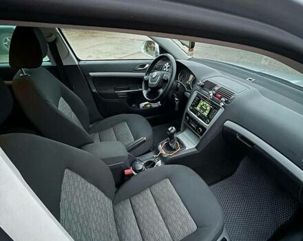 Серый Шкода Октавия, объемом двигателя 1.6 л и пробегом 302 тыс. км за 9500 $, фото 12 на Automoto.ua