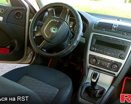 Серый Шкода Октавия, объемом двигателя 1.8 л и пробегом 230 тыс. км за 9200 $, фото 10 на Automoto.ua