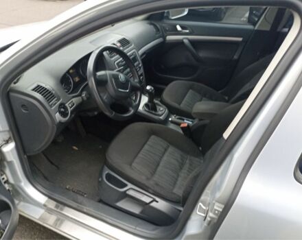 Шкода Октавия 2012 в Киеве на Automoto.ua Серый Шкода Октавия, объемом двигателя 1.6 л и пробегом 283 тыс. км за 7500 $, фото 7 на Automoto.ua