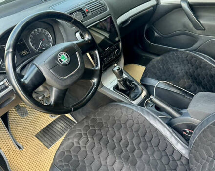 Серый Шкода Октавия, объемом двигателя 1.6 л и пробегом 350 тыс. км за 7500 $, фото 4 на Automoto.ua