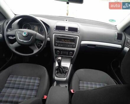 Сірий Шкода Октавія, об'ємом двигуна 1.6 л та пробігом 242 тис. км за 9750 $, фото 12 на Automoto.ua