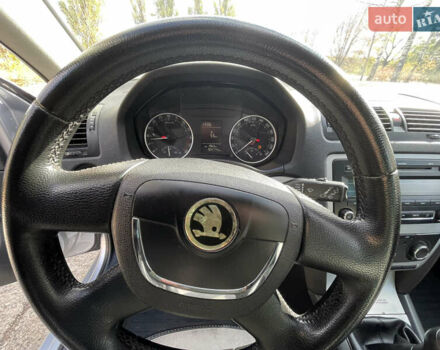 Шкода Октавія 2012 у Кельменцах на Automoto.ua Сірий Шкода Октавія, об'ємом двигуна 1.99 л та пробігом 305 тис. км за 6800 $, фото 13 на Automoto.ua