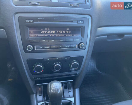 Серый Шкода Октавия, объемом двигателя 1.6 л и пробегом 225 тыс. км за 7999 $, фото 108 на Automoto.ua