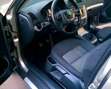 Серый Шкода Октавия, объемом двигателя 1.8 л и пробегом 176 тыс. км за 7600 $, фото 4 на Automoto.ua