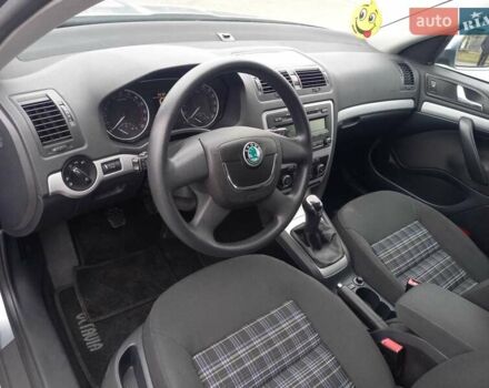 Сірий Шкода Октавія, об'ємом двигуна 1.6 л та пробігом 242 тис. км за 9750 $, фото 24 на Automoto.ua