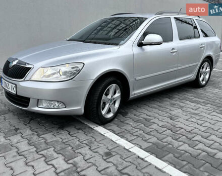 Серый Шкода Октавия, объемом двигателя 1.8 л и пробегом 217 тыс. км за 9500 $, фото 1 на Automoto.ua