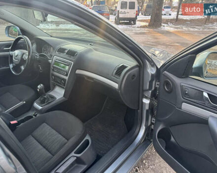 Серый Шкода Октавия, объемом двигателя 1.6 л и пробегом 297 тыс. км за 8999 $, фото 3 на Automoto.ua