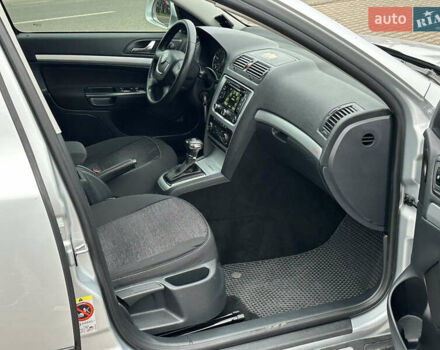 Серый Шкода Октавия, объемом двигателя 2 л и пробегом 218 тыс. км за 9999 $, фото 41 на Automoto.ua