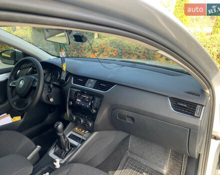 Сірий Шкода Октавія, об'ємом двигуна 1.6 л та пробігом 253 тис. км за 11000 $, фото 12 на Automoto.ua