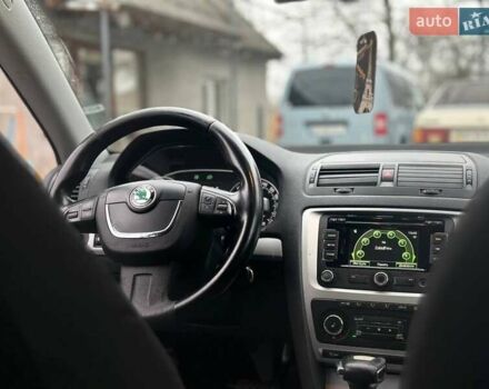 Серый Шкода Октавия, объемом двигателя 2 л и пробегом 240 тыс. км за 8700 $, фото 4 на Automoto.ua