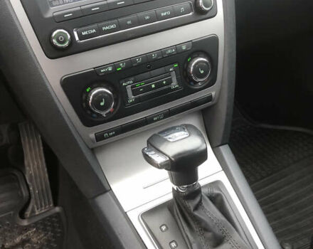 Шкода Октавія 2013 у Луцьку на Automoto.ua Сірий Шкода Октавія, об'ємом двигуна 2 л та пробігом 263 тис. км за 9300 $, фото 25 на Automoto.ua