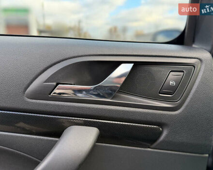 Сірий Шкода Октавія, об'ємом двигуна 2 л та пробігом 270 тис. км за 12000 $, фото 53 на Automoto.ua