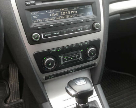 Шкода Октавія 2013 у Луцьку на Automoto.ua Сірий Шкода Октавія, об'ємом двигуна 2 л та пробігом 263 тис. км за 9300 $, фото 21 на Automoto.ua