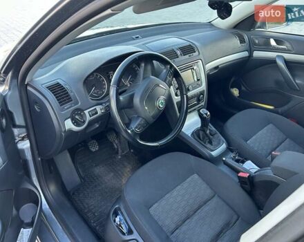 Серый Шкода Октавия, объемом двигателя 1.6 л и пробегом 270 тыс. км за 8800 $, фото 2 на Automoto.ua