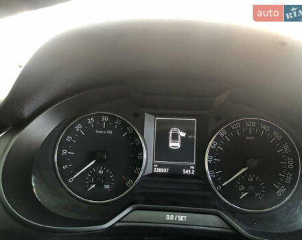 Сірий Шкода Октавія, об'ємом двигуна 1.6 л та пробігом 320 тис. км за 8300 $, фото 6 на Automoto.ua