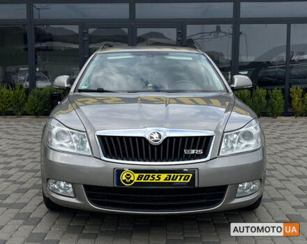 Серый Шкода Октавия, объемом двигателя 2 л и пробегом 225 тыс. км за 10000 $, фото 1 на Automoto.ua