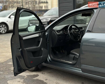 Сірий Шкода Октавія, об'ємом двигуна 1.6 л та пробігом 286 тис. км за 10999 $, фото 24 на Automoto.ua