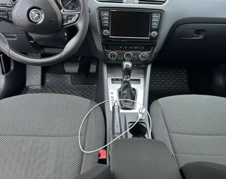 Серый Шкода Октавия, объемом двигателя 2 л и пробегом 300 тыс. км за 11200 $, фото 2 на Automoto.ua