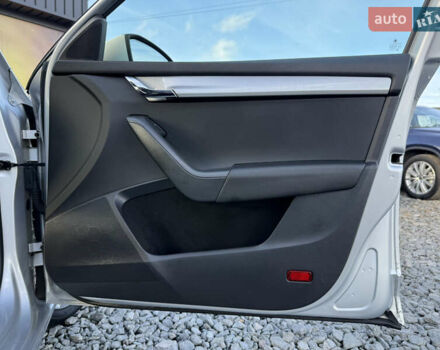 Сірий Шкода Октавія, об'ємом двигуна 1.6 л та пробігом 230 тис. км за 10999 $, фото 29 на Automoto.ua