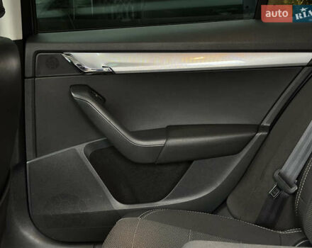 Сірий Шкода Октавія, об'ємом двигуна 1.6 л та пробігом 286 тис. км за 10999 $, фото 48 на Automoto.ua