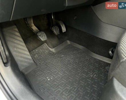 Серый Шкода Октавия, объемом двигателя 2 л и пробегом 303 тыс. км за 9200 $, фото 26 на Automoto.ua