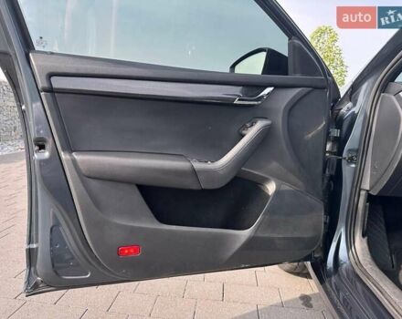 Шкода Октавия 2014 в Мукачеве на Automoto.ua Серый Шкода Октавия, объемом двигателя 1.97 л и пробегом 286 тыс. км за 14499 $, фото 5 на Automoto.ua