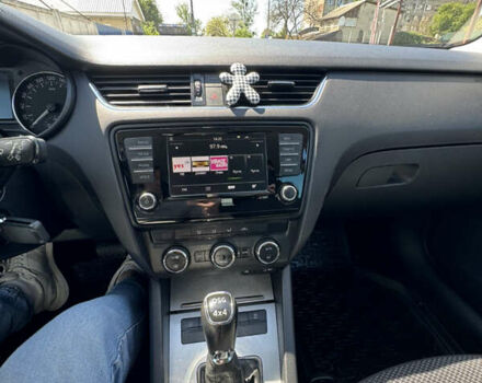 Сірий Шкода Октавія, об'ємом двигуна 2 л та пробігом 300 тис. км за 13000 $, фото 12 на Automoto.ua