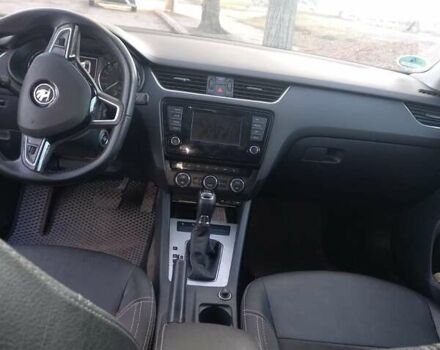 Серый Шкода Октавия, объемом двигателя 1.6 л и пробегом 257 тыс. км за 12000 $, фото 1 на Automoto.ua